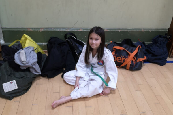 For børnene skal der slappes af mens de voksne træner teakwondo